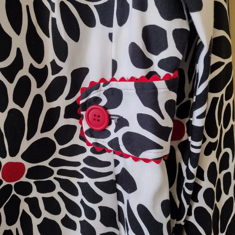 Jennifer Reale Design Chic Black White Red Floral Trench Coat Size Medium - Picture 5 of 7